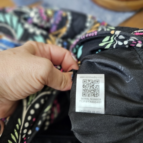 Vera Bradley "Glenna" Style bag in "Bandana Swirl" pattern - Picture 6 of 8